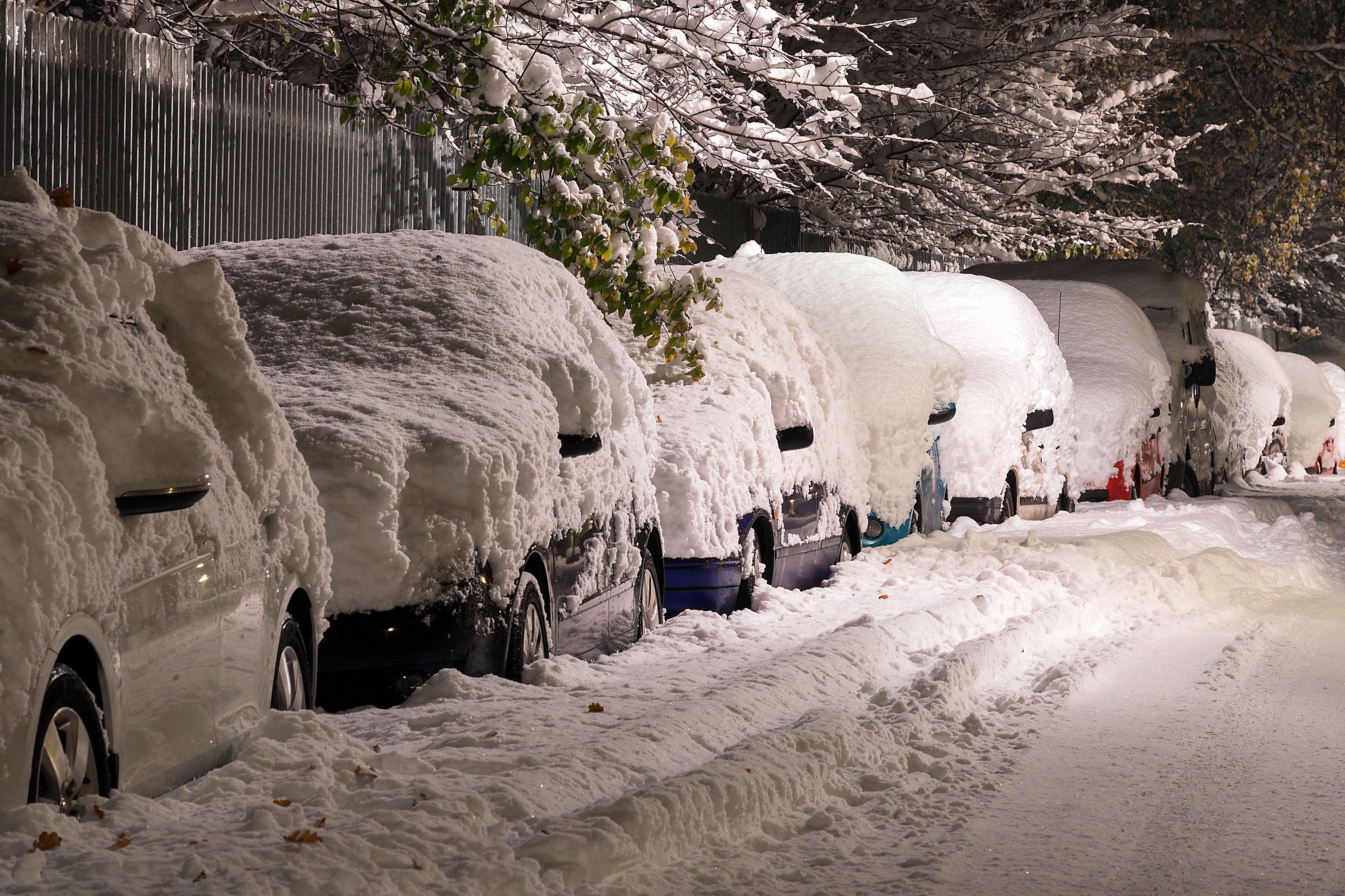 snow covered cars        
        <figure class=